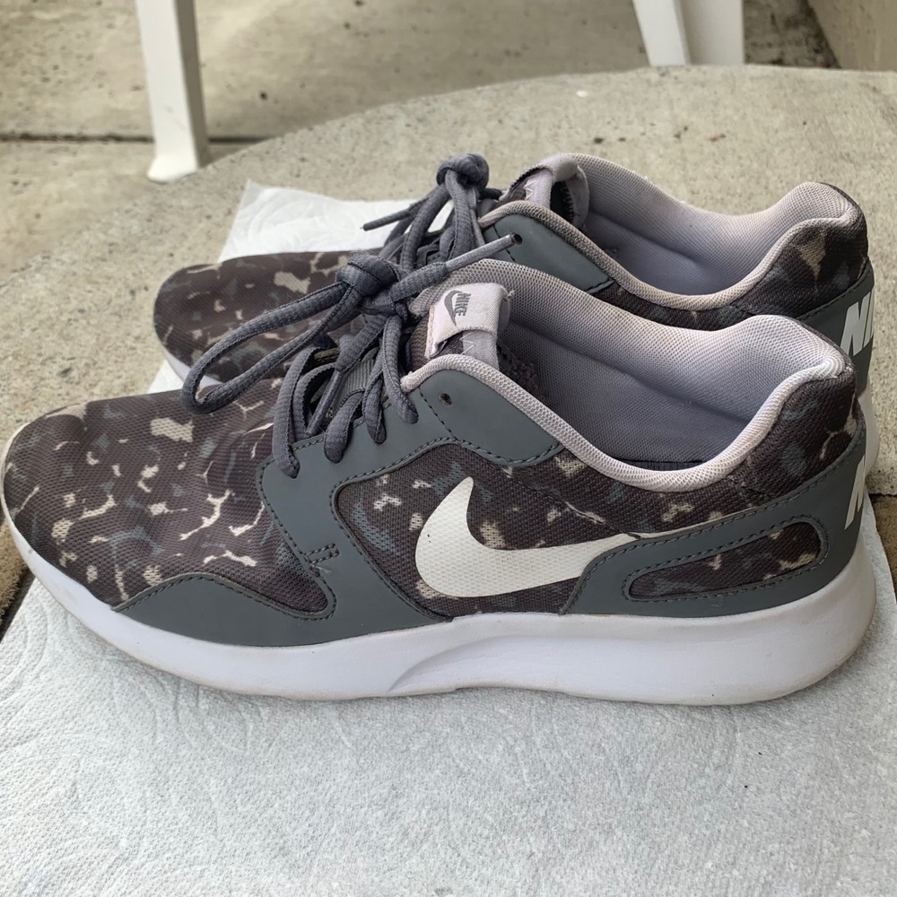 Nike Camo Leopard Print Roshes 8.5 Women’s